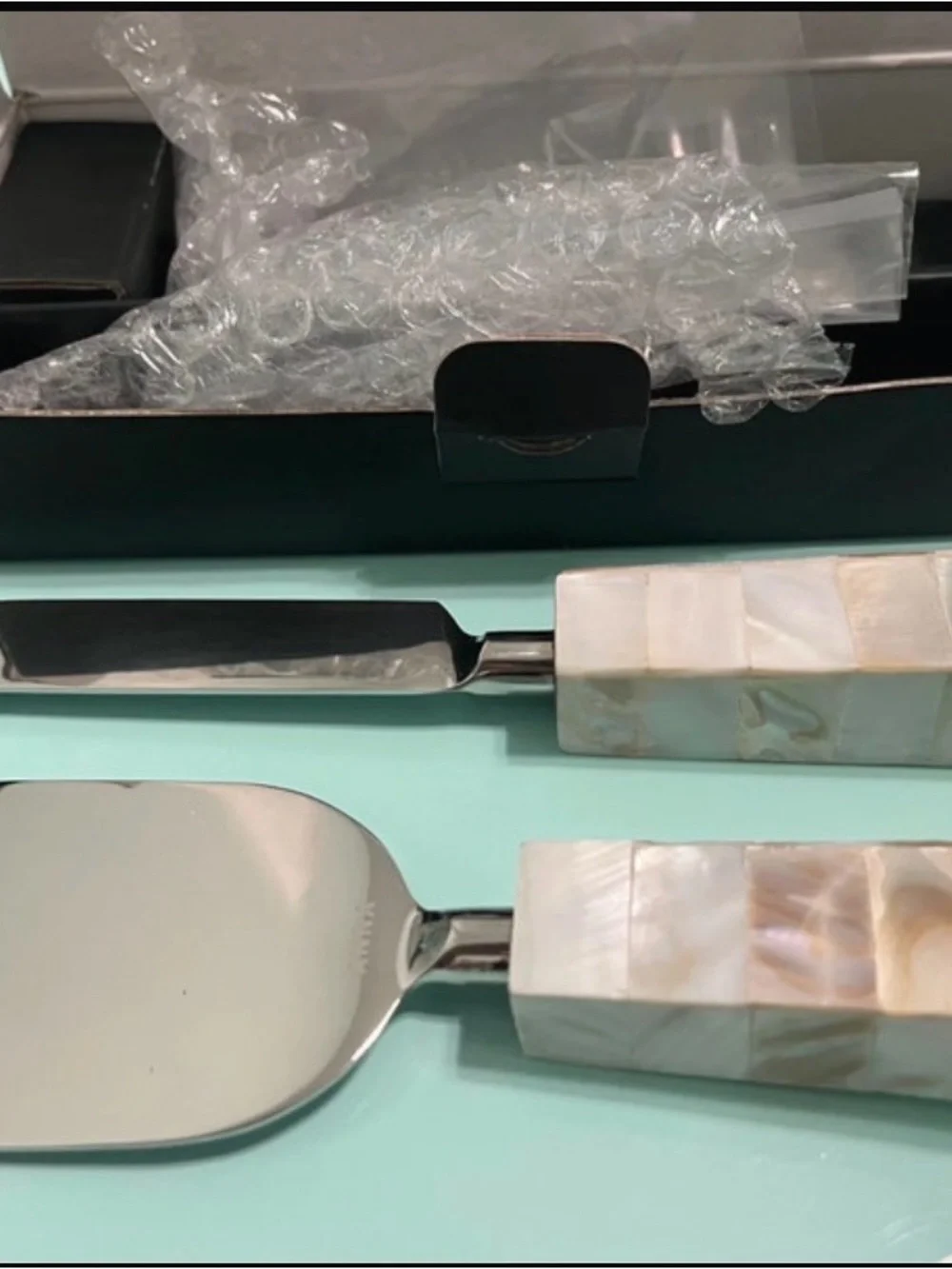 ANNA Mother-of-Pearl Handle Cheese Knife Set - Iridescent White and Cream